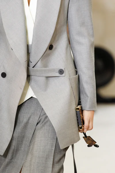 Look 18